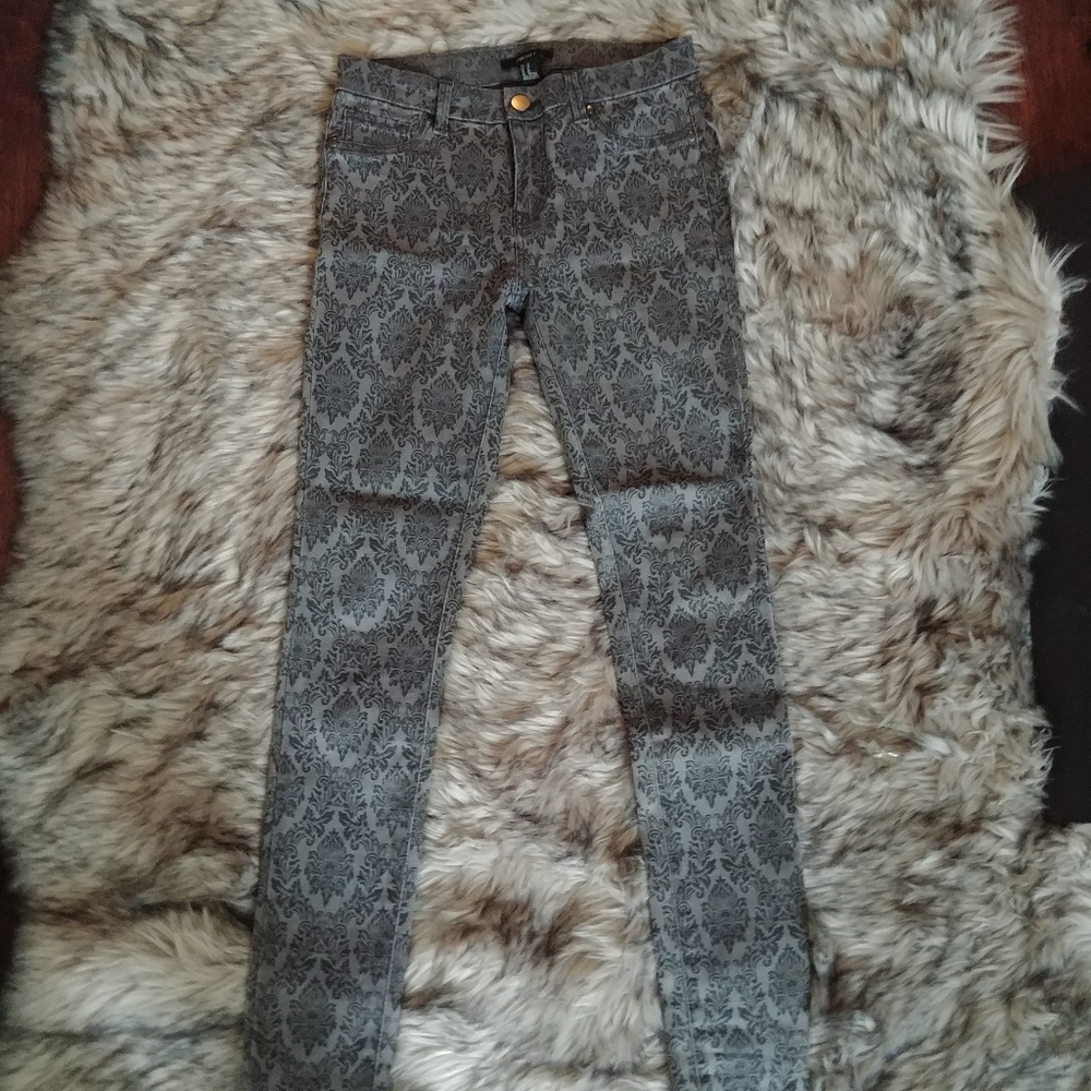 4/20$ Forever21 skinny jeans
